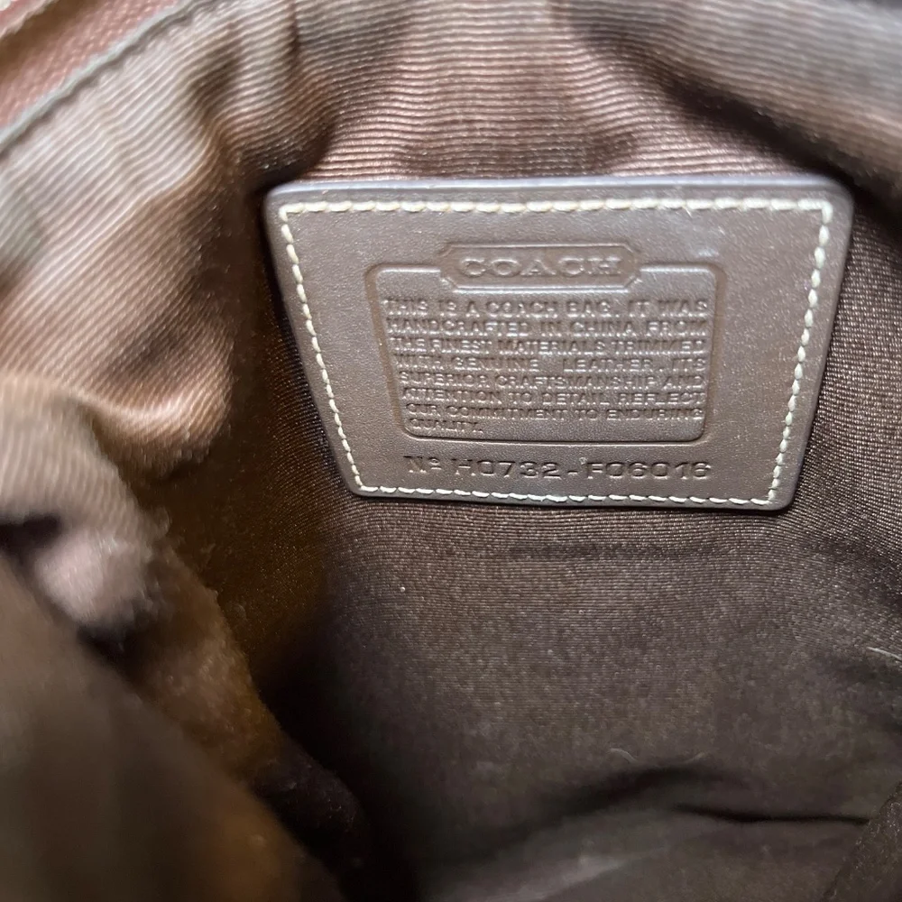 Coach Signature C Swing Pack Crossbody Bag.
See pictures for condition  of bag - Picture 9 of 13